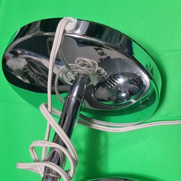 Magnifying Make Up Mirror with light portable lamp - Picture 3 of 9